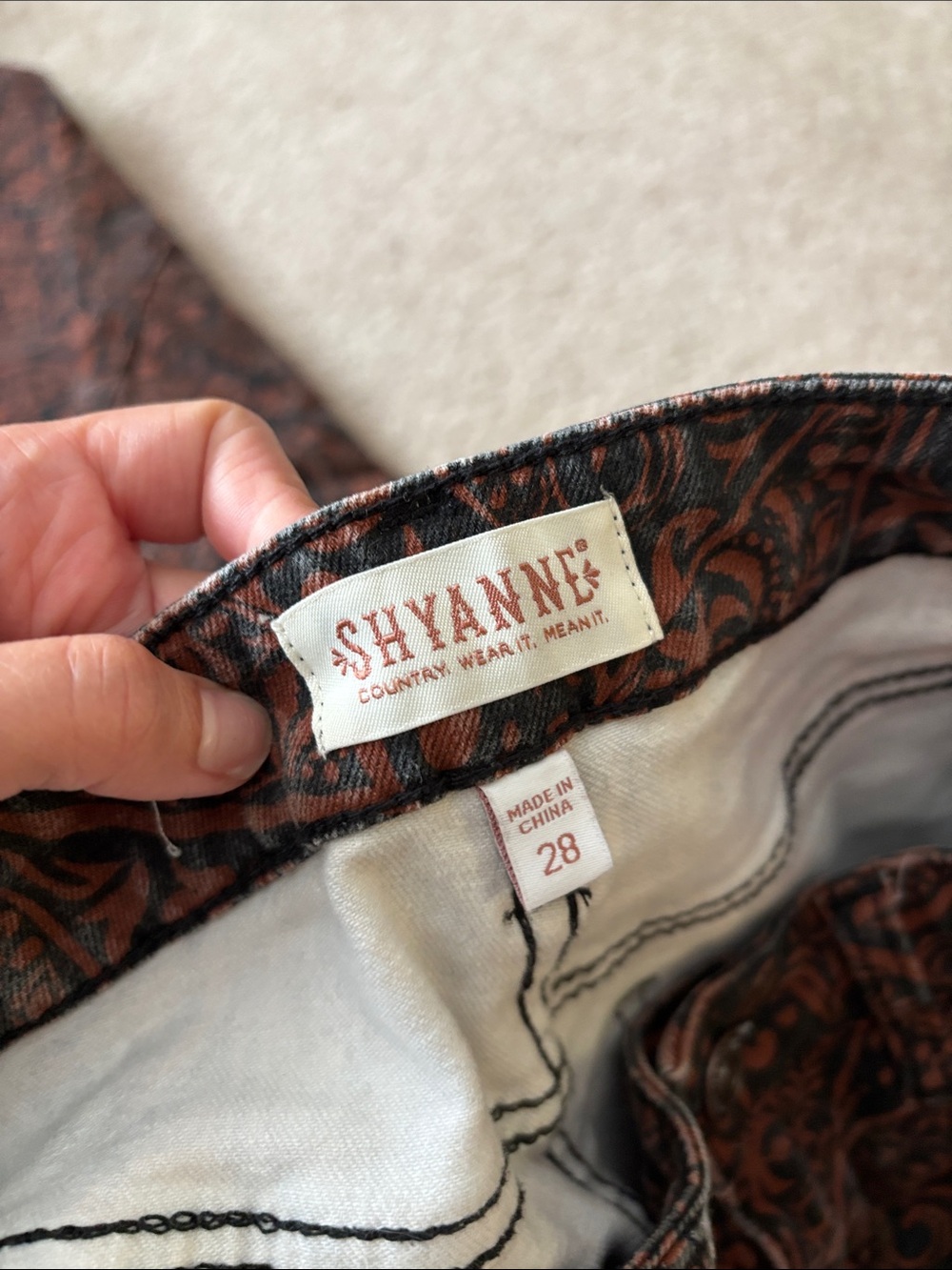 Shyanne Paisley Bell Bottom Jeans - Black & Brown Women’s size 28 x 34L - Picture 6 of 8